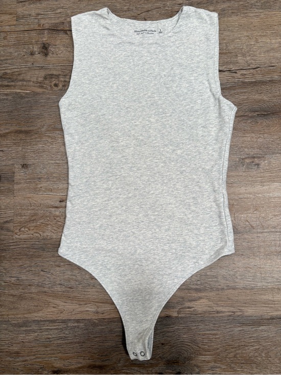 Abercrombie & Fitch Tops - Abercrombie & Fitch Light Gray Sleeveless Bodysuit